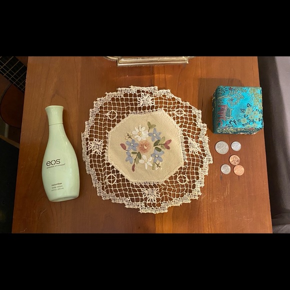 Beautiful Bulgarian Doily - Picture 2 of 4